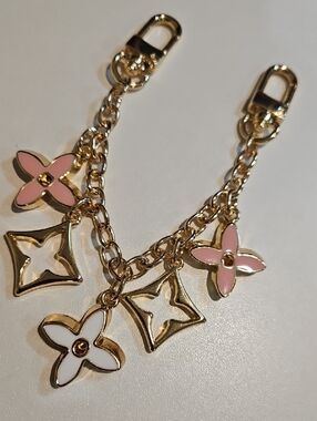 Gold Chain Charm Bracelet with Pink and White Flower Charms